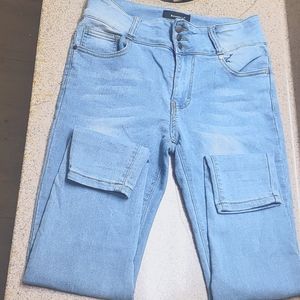 Womens BlueJeans SKINNY Jeans. Size: 15. THREE Button & Zipper. 65% Cotton. 10%